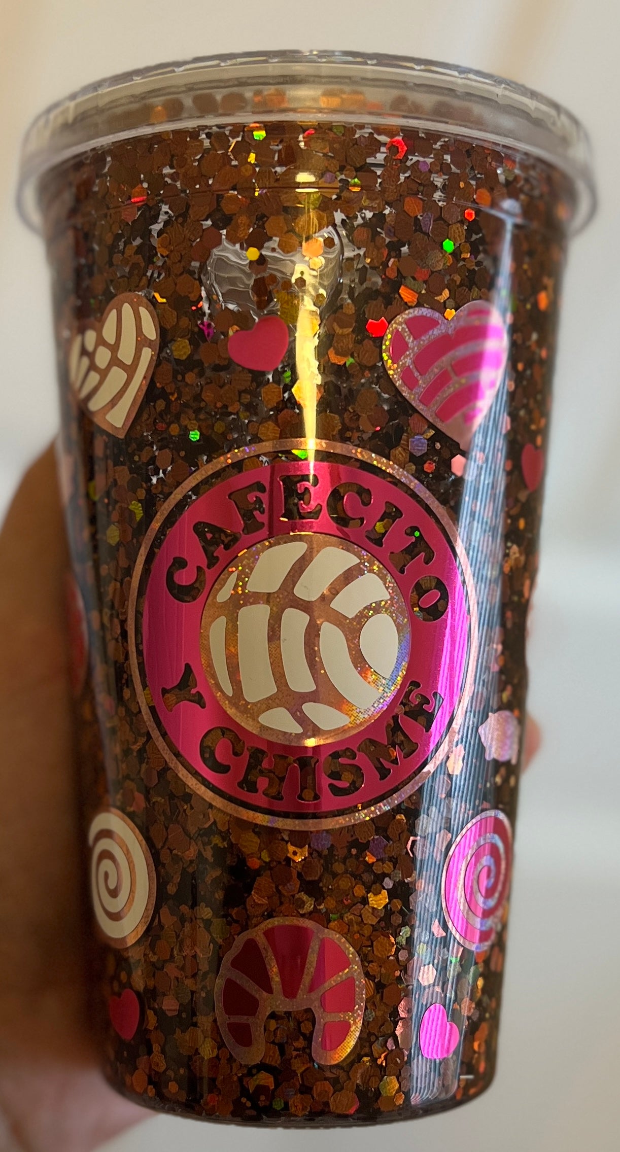 Glitter tumbler “Cafecito y Chisme”